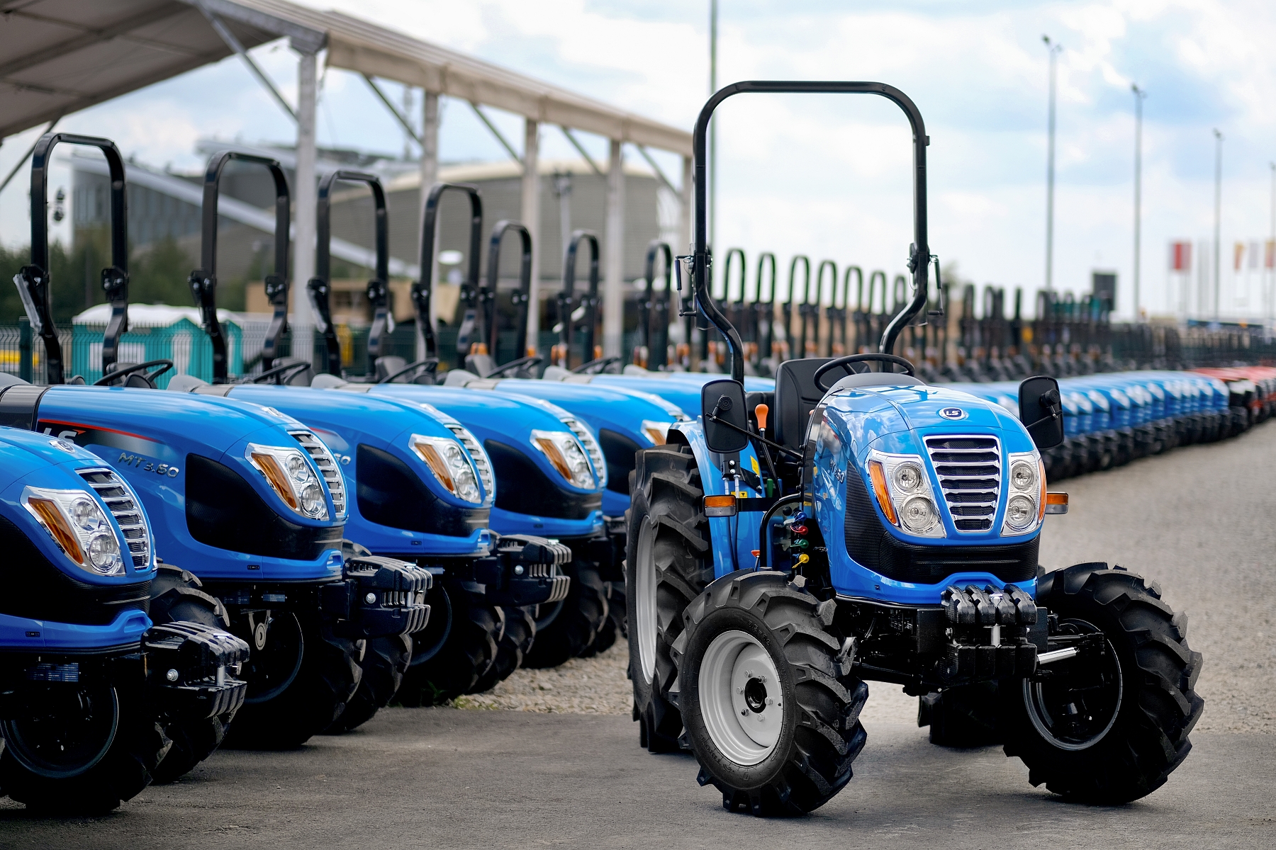 Jak często należy serwisować ciągniki LS Tractor?