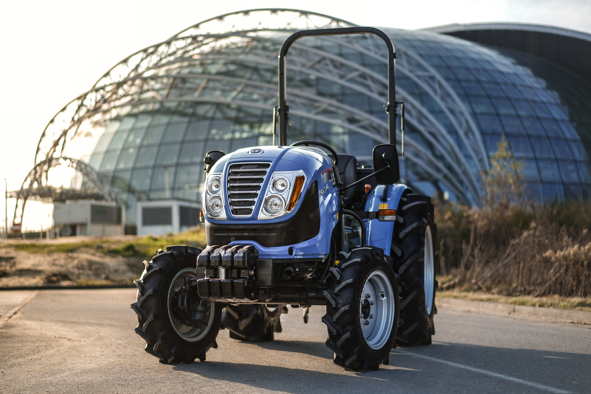 Ciągnik LS Tractor MT3.40 z glebogryzarką separacyjną SB 125 – idealny zestaw do uprawy gleby